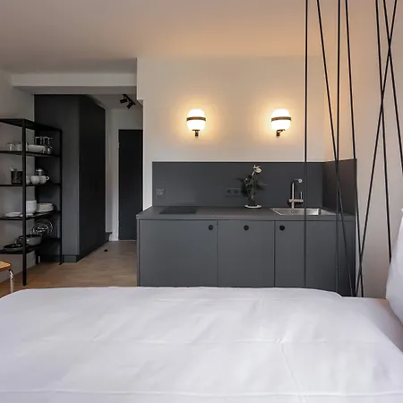 Bob W Schwabing 4*