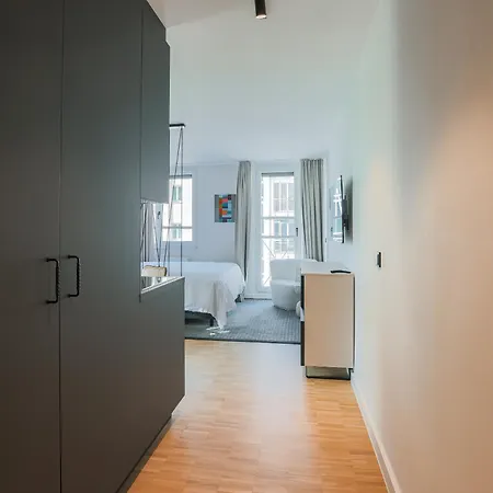 Bob W Schwabing 4*