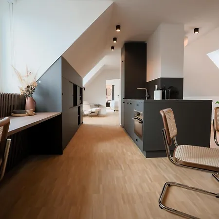 Bob W Schwabing 4*