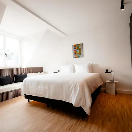 Bob W Schwabing Munich
