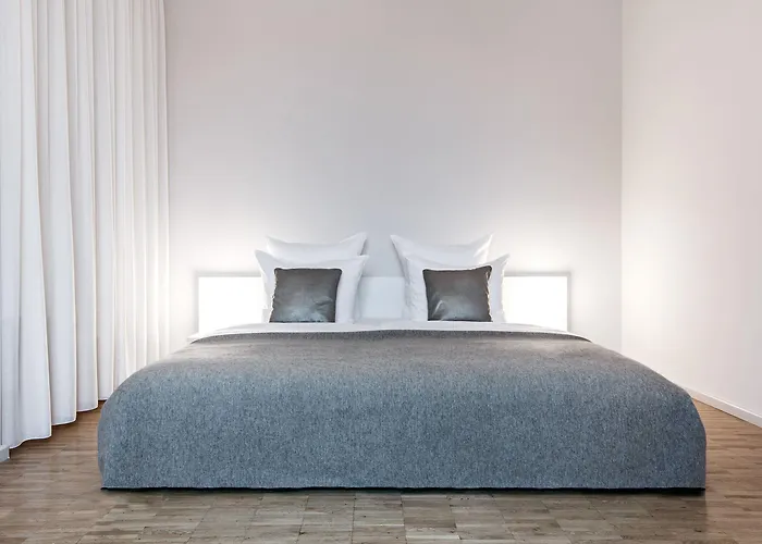 Bob W Schwabing 4*