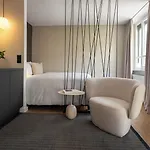 Bob W Schwabing 4*