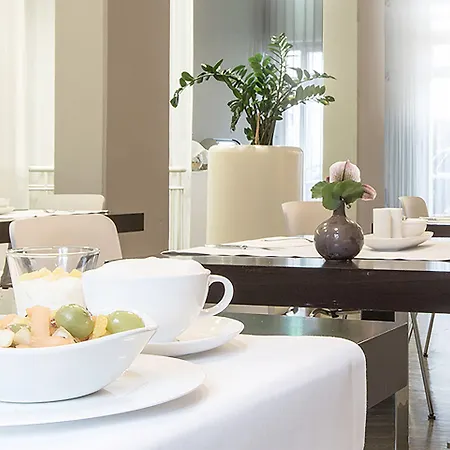 Bob W Schwabing Apartmanhotel 4*